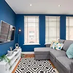 Stunning City Centre 3 Bed, 3 Bath - Sleeps 8!
