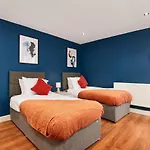 Stunning City Centre 3 Bed, 3 Bath - Sleeps 8!