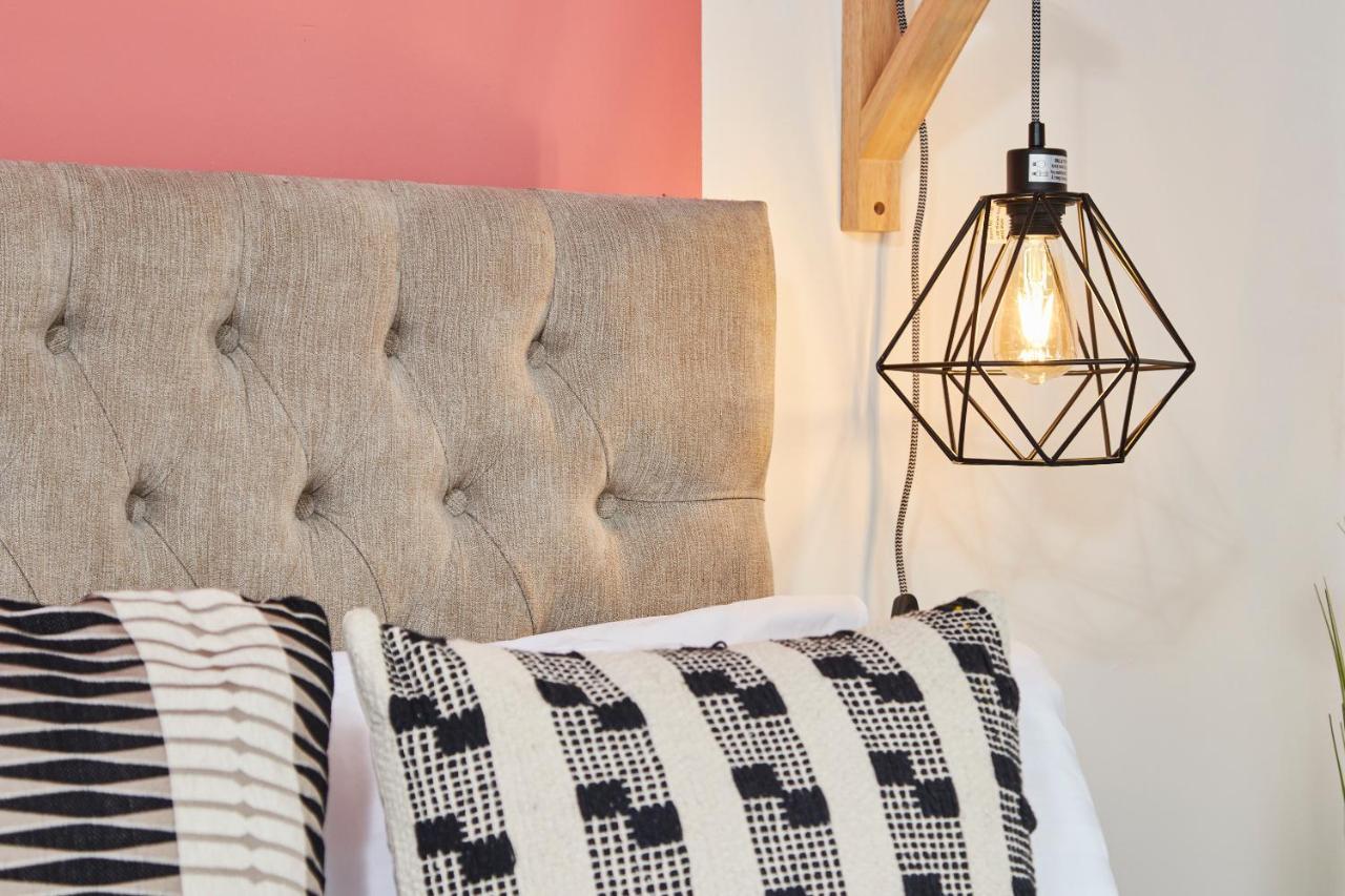 Stunning City Centre 3 Bed, 3 Bath - Sleeps 8! Apartment
