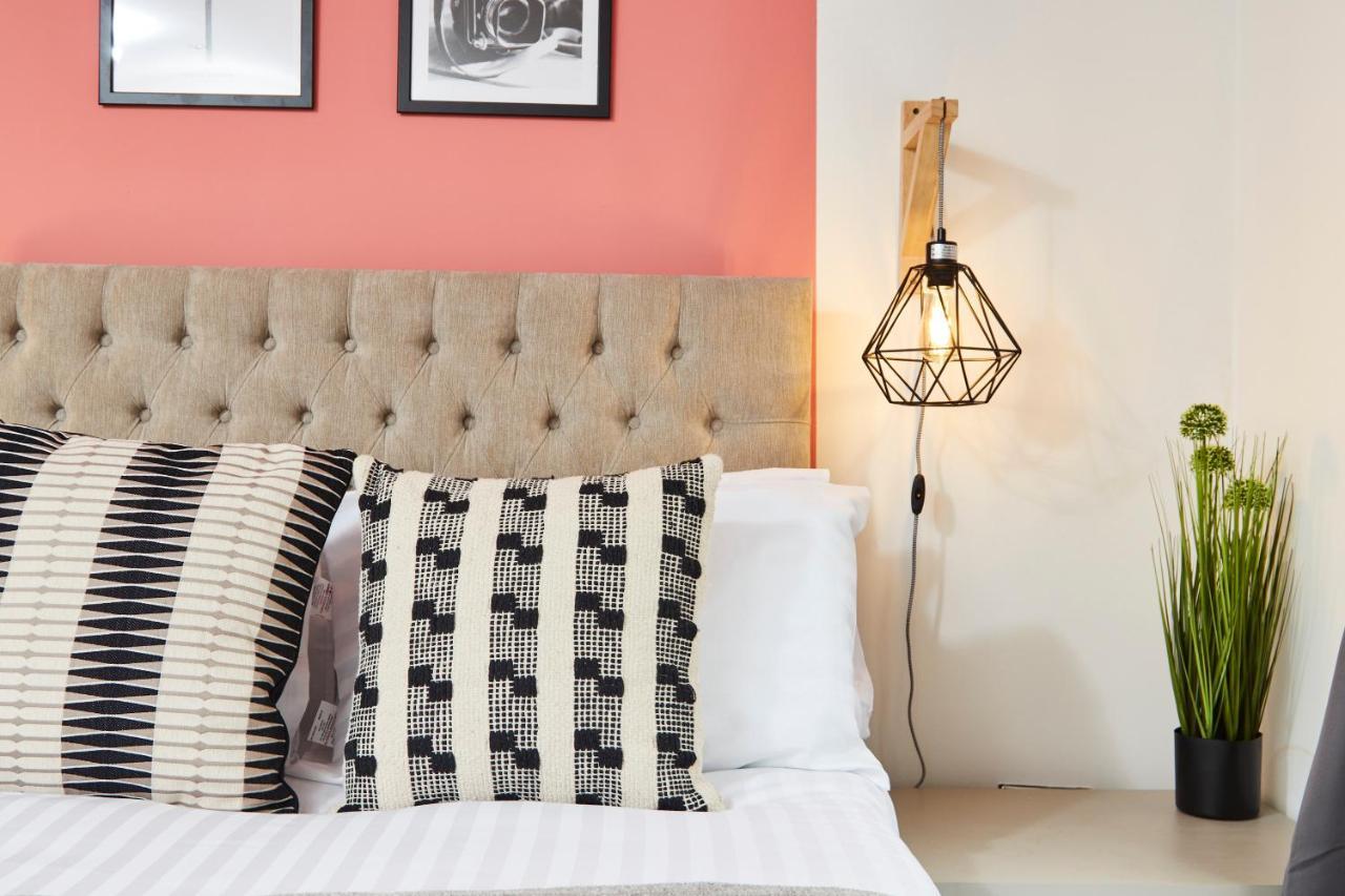 Stunning City Centre 3 Bed, 3 Bath - Sleeps 8! Apartment *