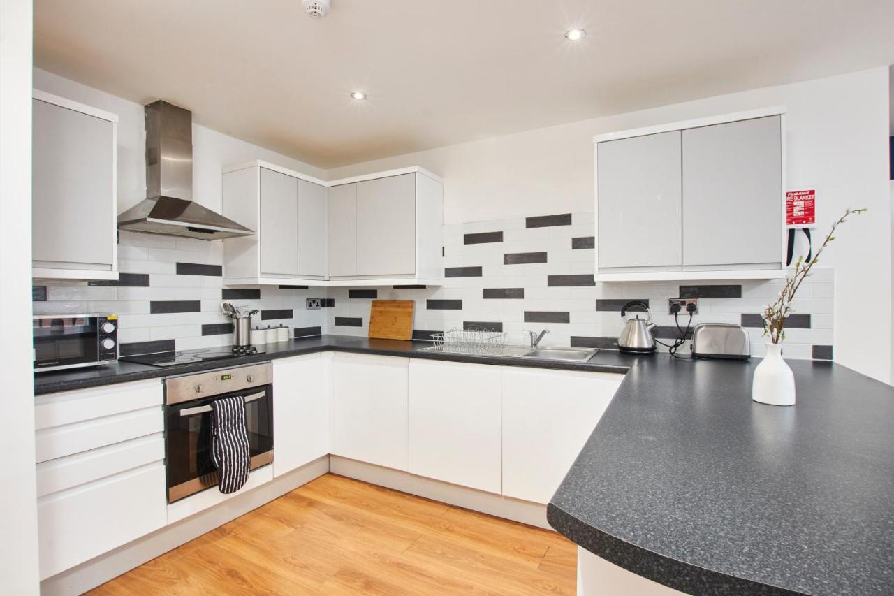 Stunning City Centre 3 Bed, 3 Bath - Sleeps 8!