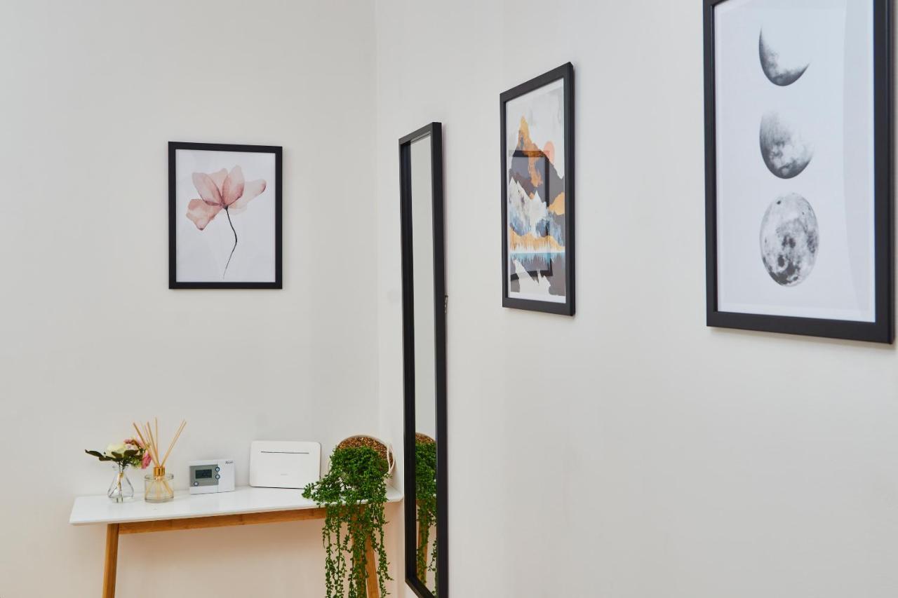 Stunning City Centre 3 Bed, 3 Bath - Sleeps 8!